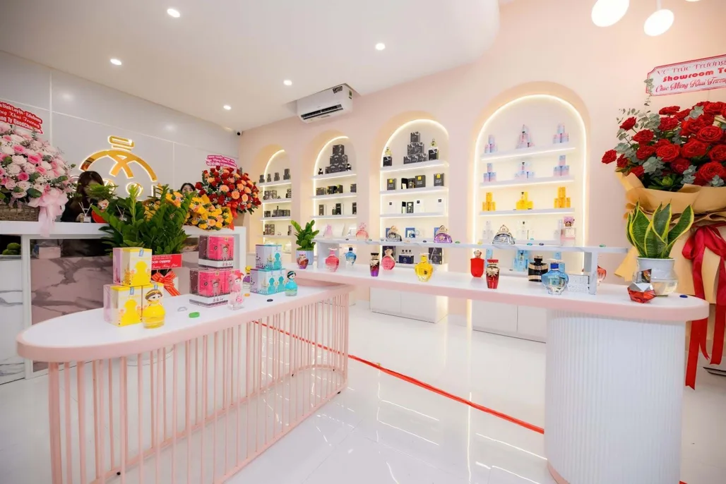 Dàn Hoa Á Hậu & Các Sao Việt Đình Đám Có Mặt Chúc Mừng Khai Trương Trụ Sở Công Ty Goodcharme