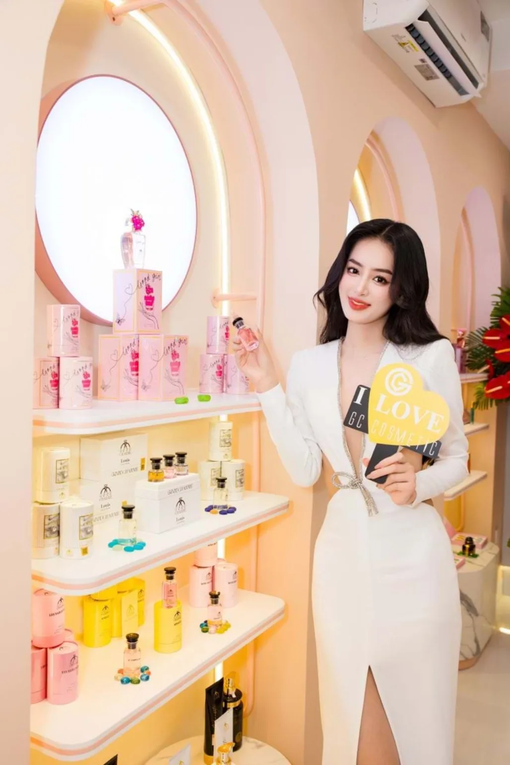 Dàn Hoa Á Hậu & Các Sao Việt Đình Đám Có Mặt Chúc Mừng Khai Trương Trụ Sở Công Ty Goodcharme