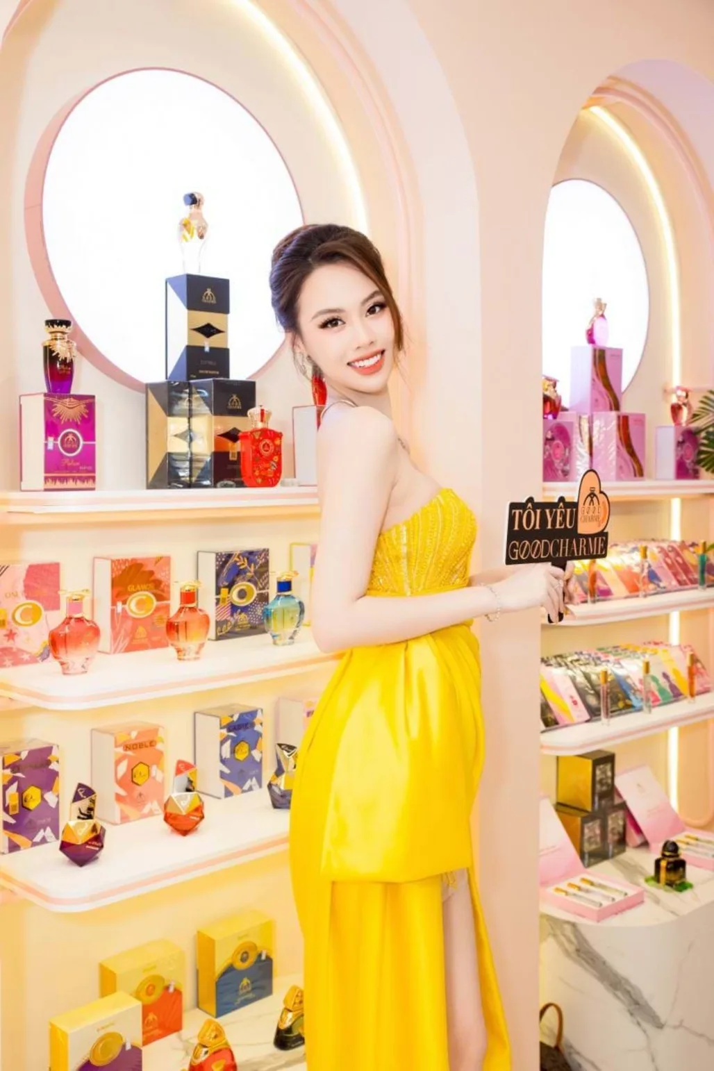 Dàn Hoa Á Hậu & Các Sao Việt Đình Đám Có Mặt Chúc Mừng Khai Trương Trụ Sở Công Ty Goodcharme