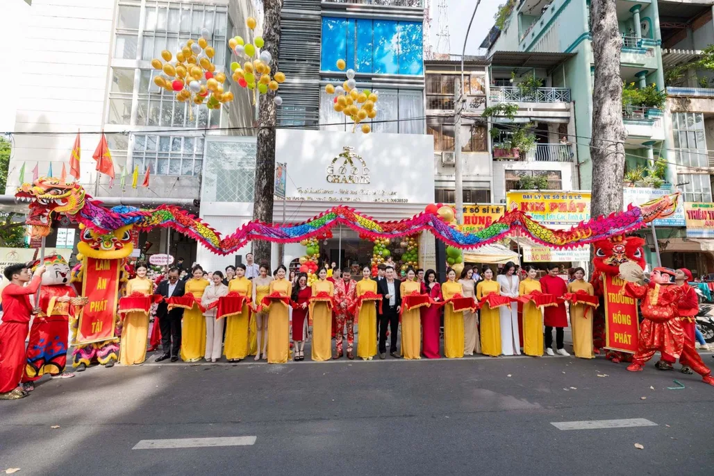Dàn Hoa Á Hậu & Các Sao Việt Đình Đám Có Mặt Chúc Mừng Khai Trương Trụ Sở Công Ty Goodcharme