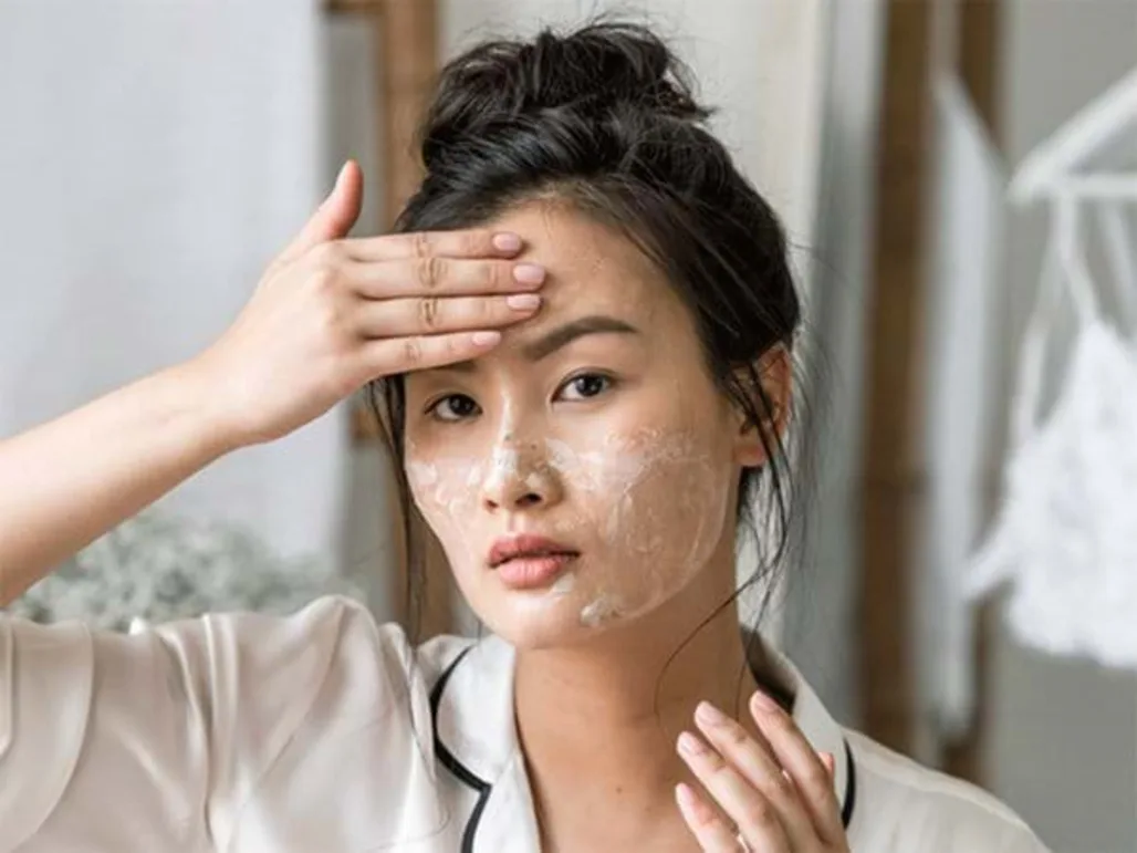 Không muốn lỗ chân lông to làm xấu cả gương mặt, chị em nhớ bỏ ngay mấy thói quen này