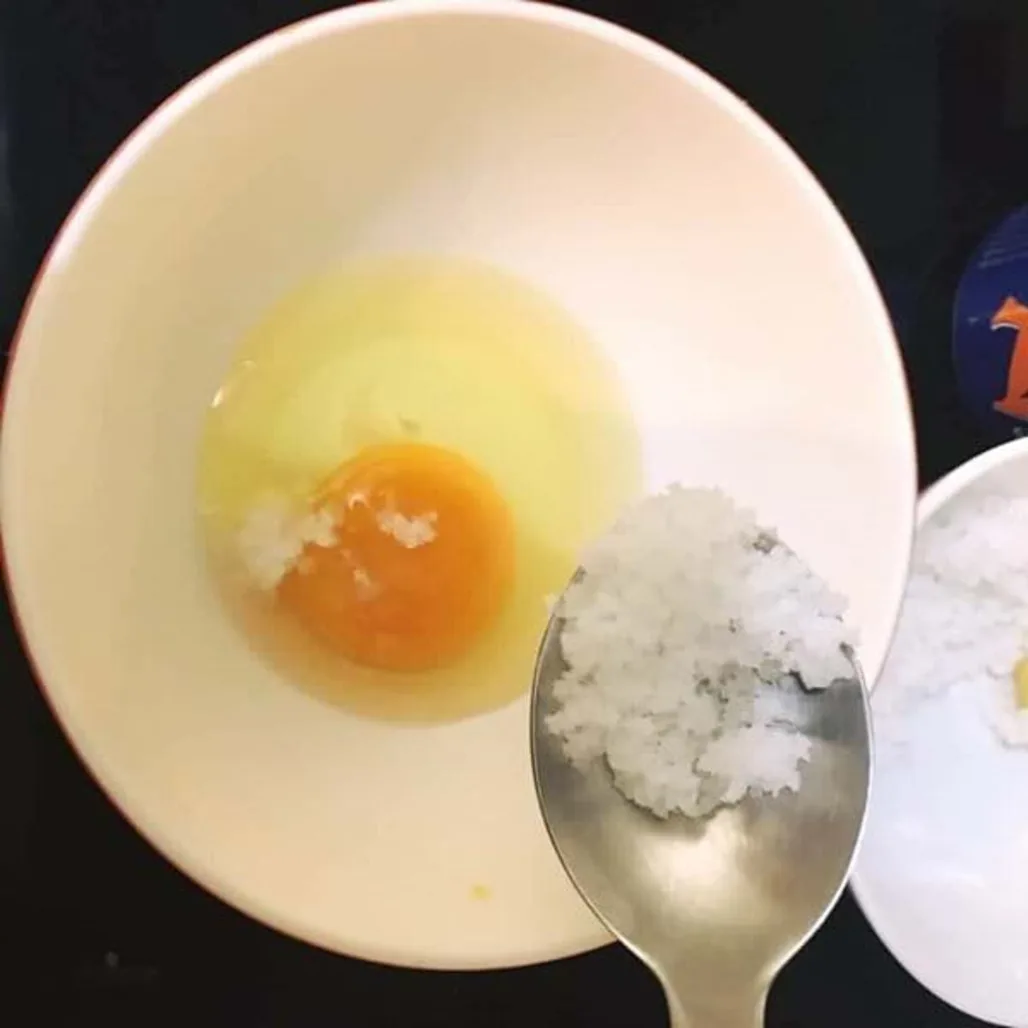 Chuẩn bị 1 bia, 1 trứng gà bạn sẽ có làn da trắng mịn hơn dùng kem trộn nhiều lần