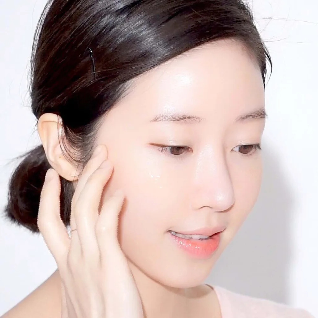 Thật bất ngờ, dầu tẩy trang có thể làm sạch mụn đầu đen!