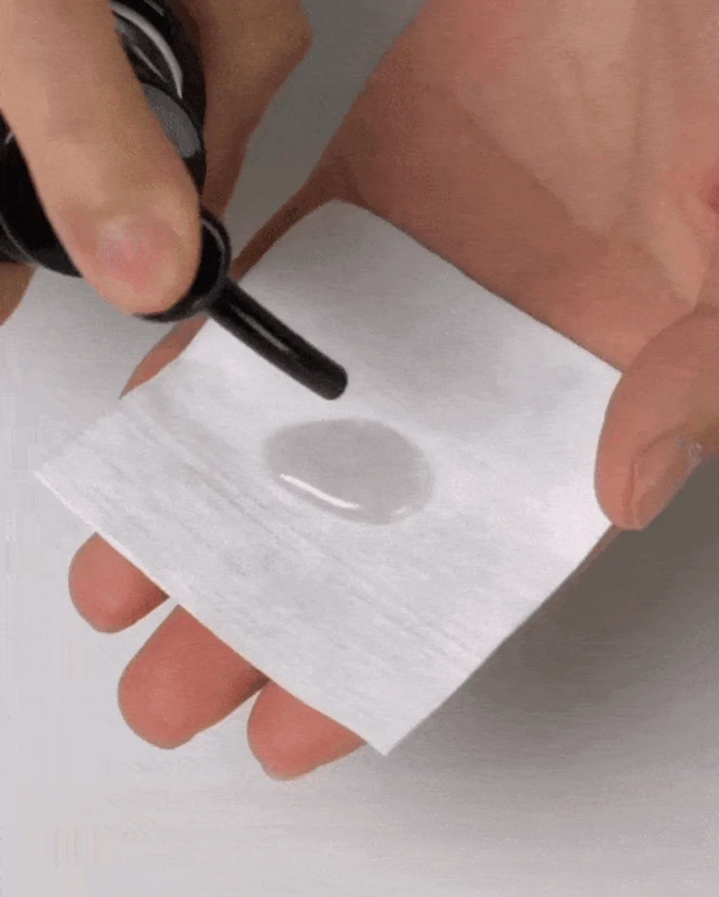 Thật bất ngờ, dầu tẩy trang có thể làm sạch mụn đầu đen!