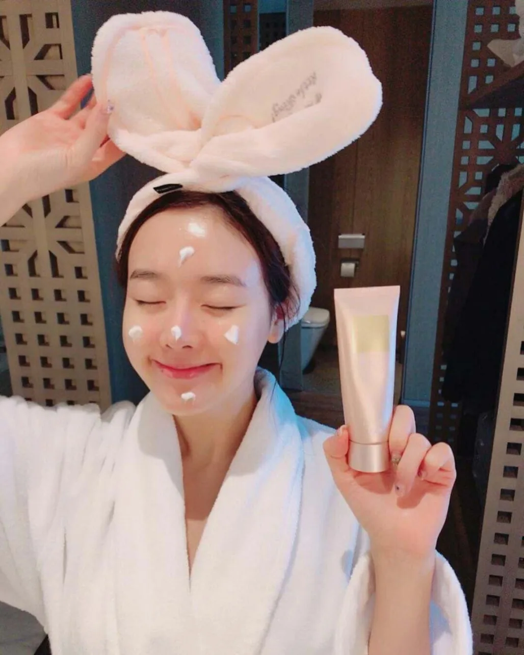 1 bước làm sạch bằng 3 bước dưỡng da, chị em đã biết phương pháp rửa mặt thần thánh này?