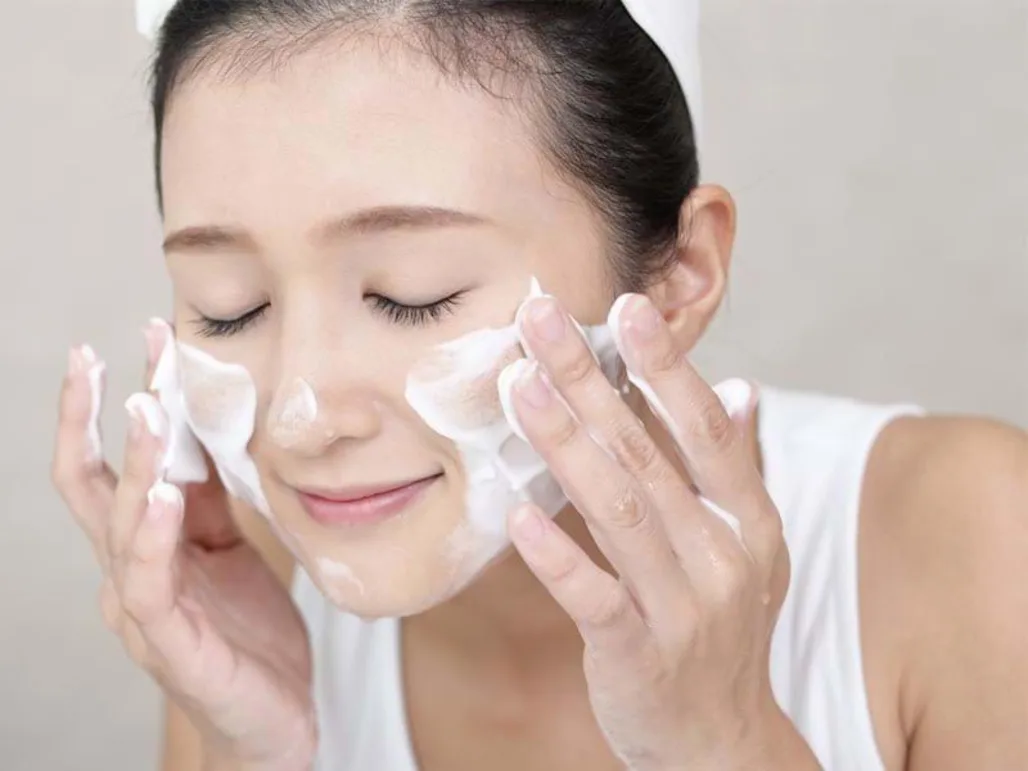 1 bước làm sạch bằng 3 bước dưỡng da, chị em đã biết phương pháp rửa mặt thần thánh này?