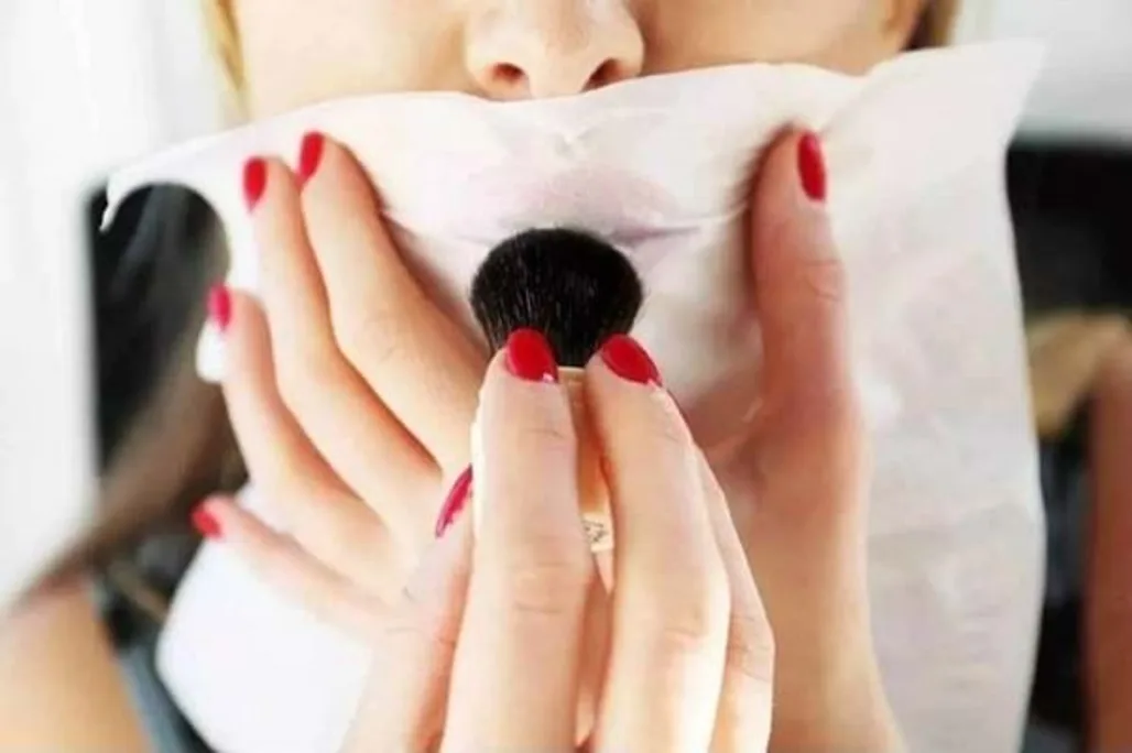 Giải mã cách đánh son lâu trôi bền màu suốt cả ngày của hotgirl Hàn