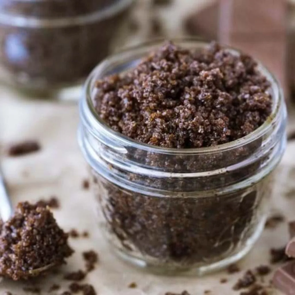 4 Cách tẩy tế bào chết môi tại nhà từ những nguyên liệu có ngay trong bếp!