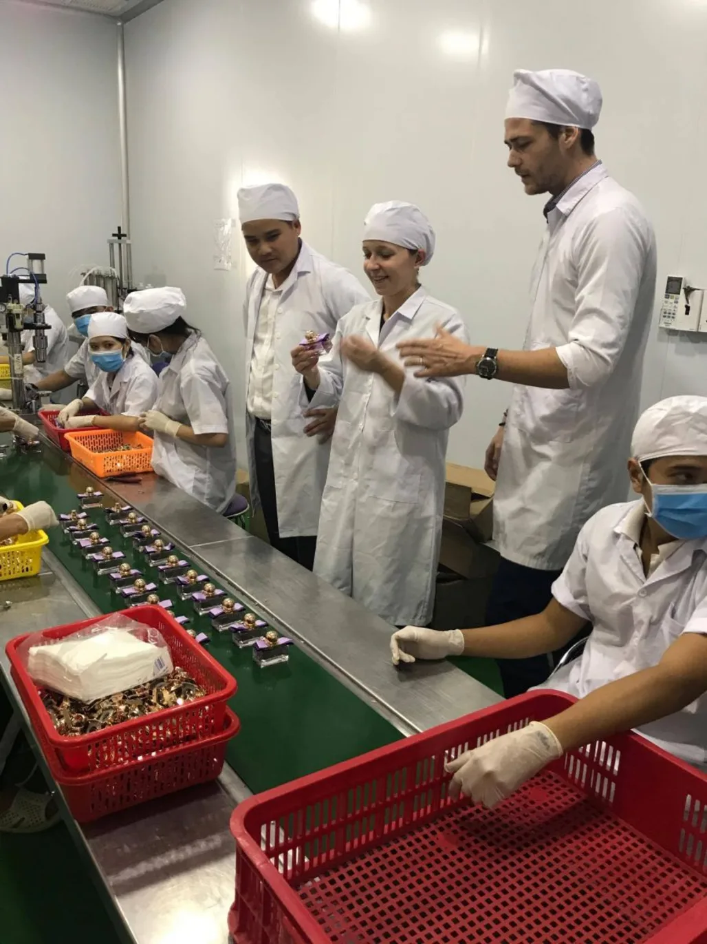 QUÁ TRÌNH SẢN XUẤT NƯỚC HOA CỦA CÁC HÀNG HIỆU NỔI TIẾNG