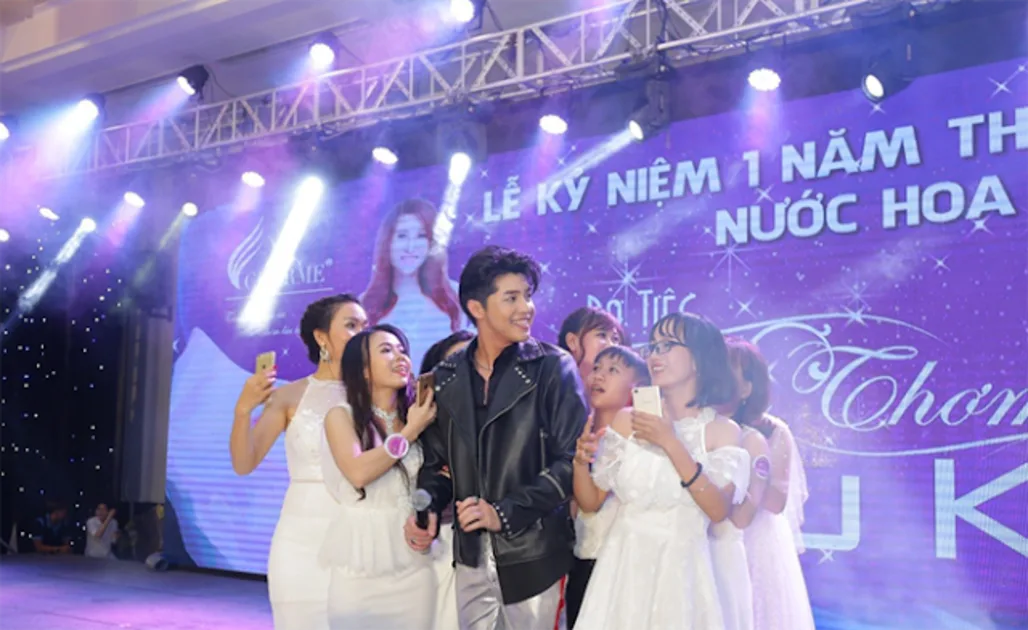 Noo Phước Thịnh chọn Charme Iris