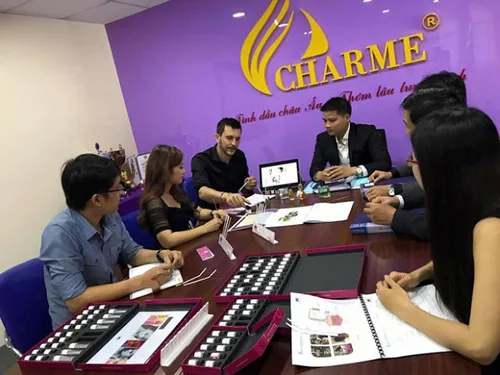 Charme nhận danh hiệu "Sao vàng Doanh nhân Đất Việt"